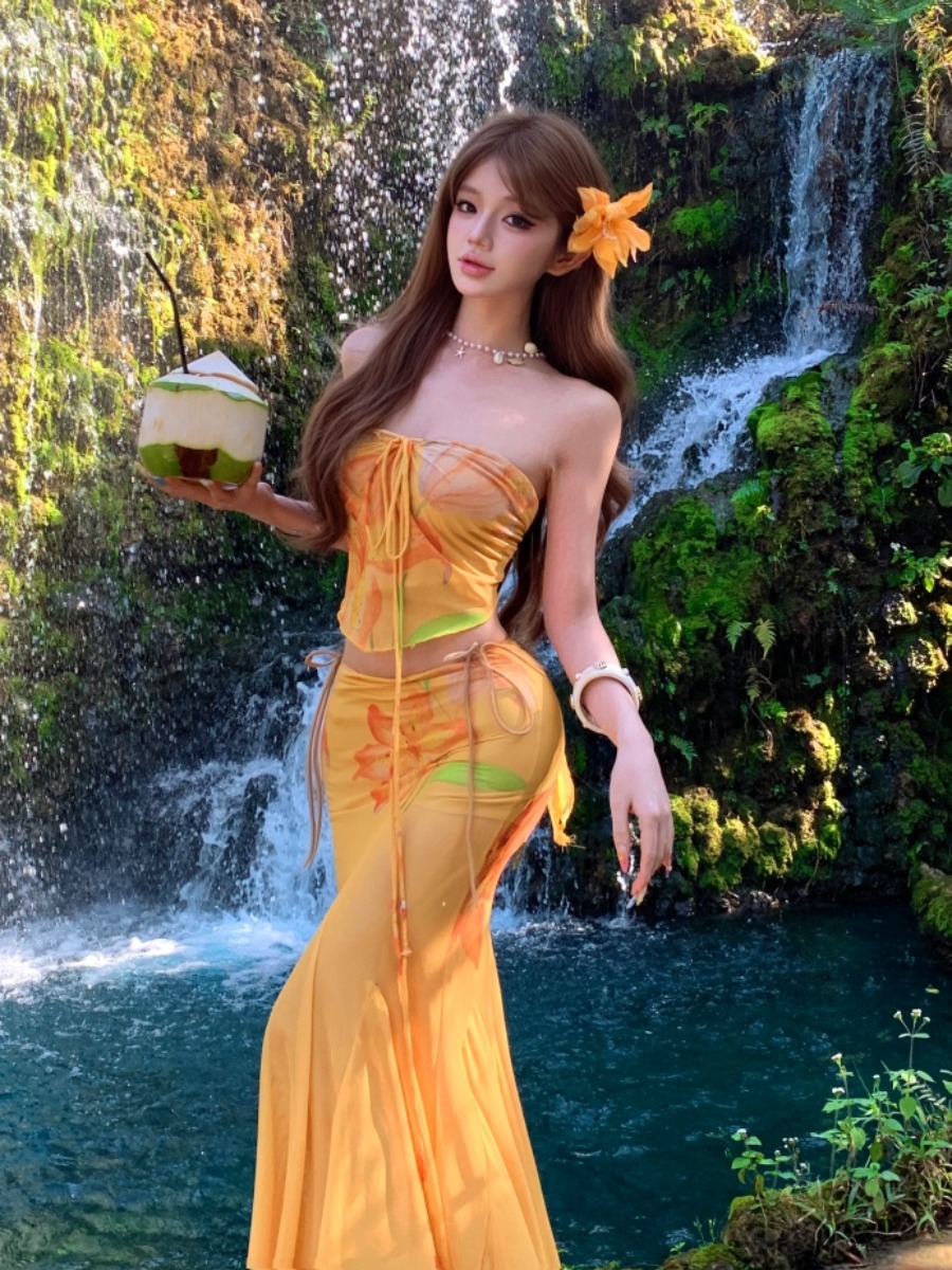 Soft Summer Yellow Clothing - طقم توب أنبوبي وتنورة صفراء بنمط